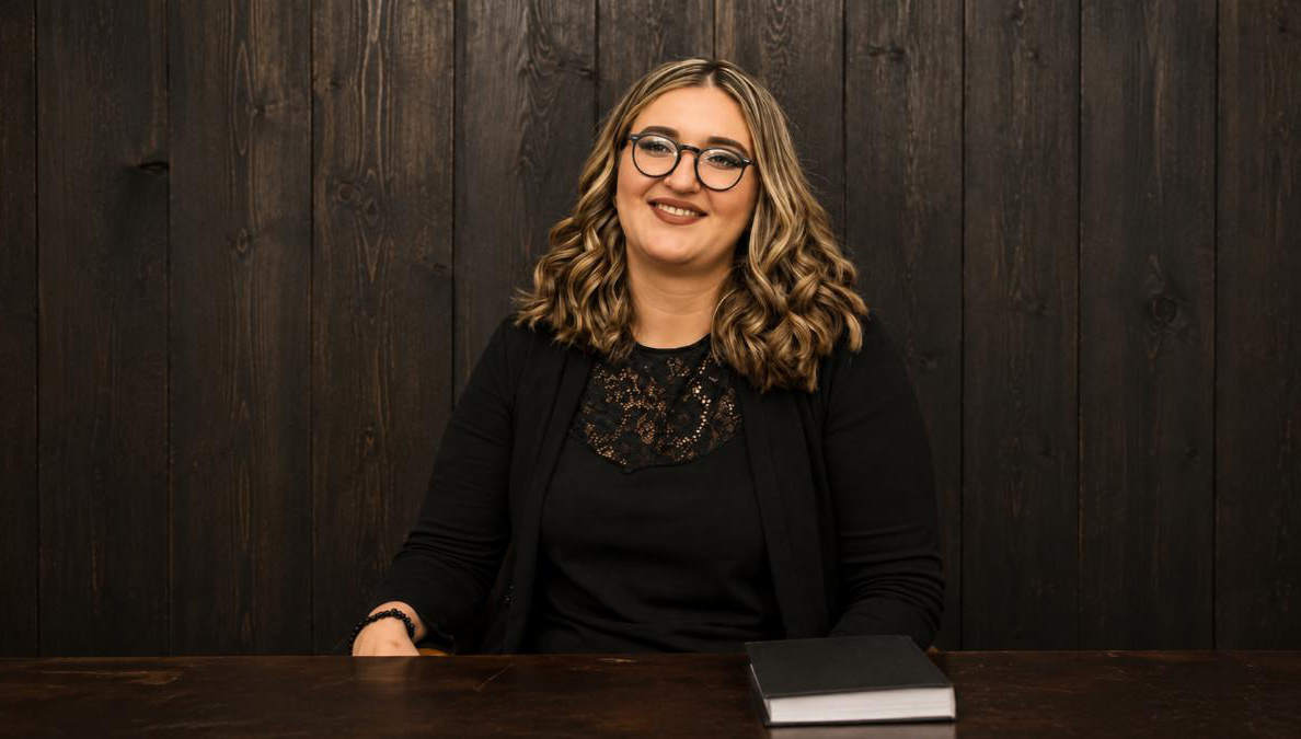 Muzičko-poetsko veče ispred Narodne biblioteke Doboj: Predstavljanje stvaralaštva Vanje Kesić