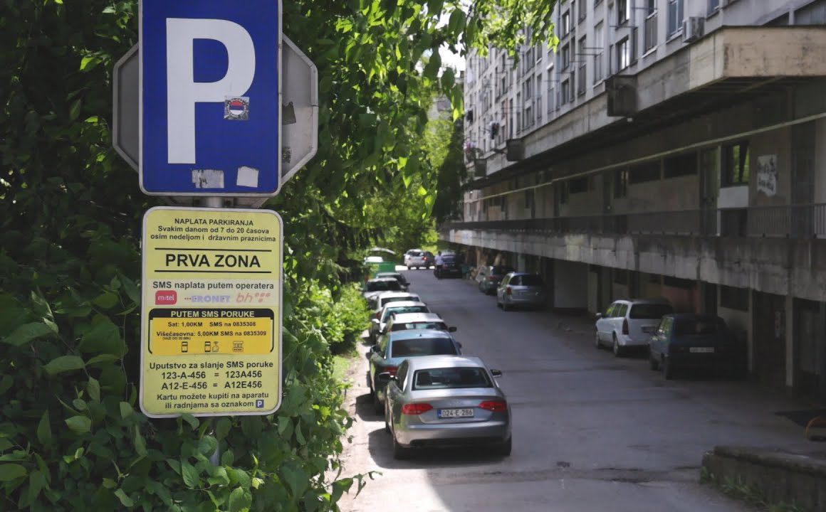 Parking u Doboju sve skuplji: Grad plaća aparate, privatnik naplaćuje parking. Ko ovdje zapravo zarađuje?