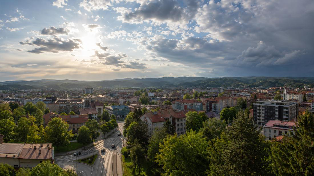 VRIJEME: Oblačno jutro, tokom dana do 34 stepena – uveče mogući pljuskovi