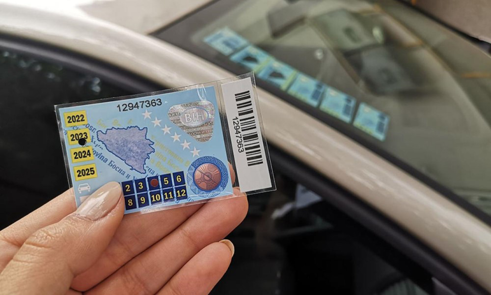 DOBOJ: Posebne naljepnice za budžetska, električna i hibridna vozila