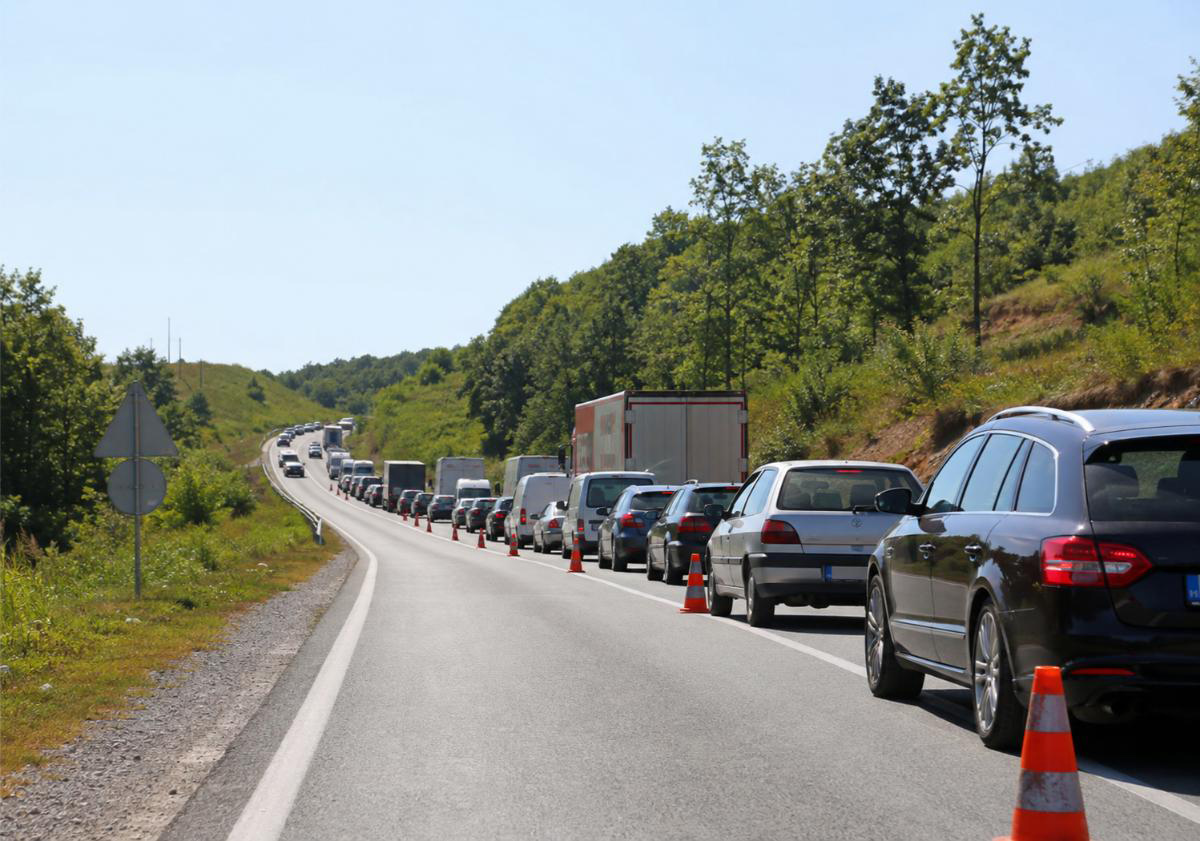 PUTEVI: Gužve na putevima i granicama