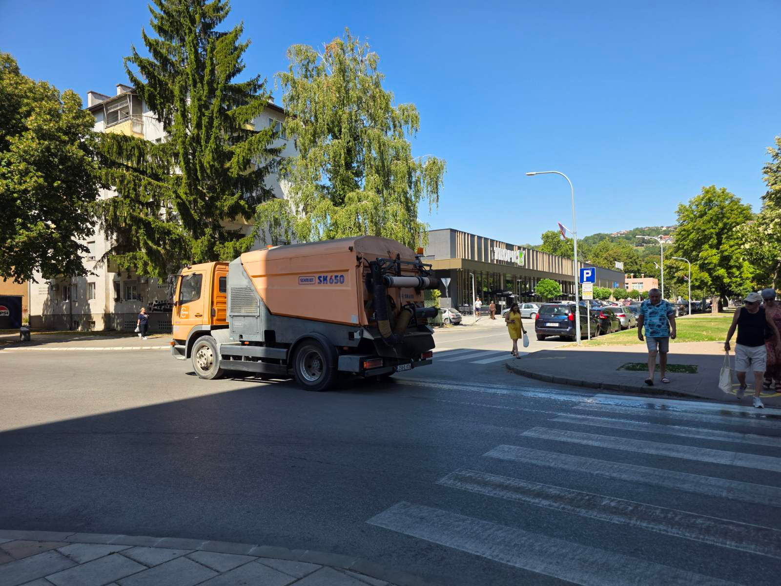 (FOTO) „Pred turnir, valja se...“ – čitateljka zabilježila kako se „kvase“ ulice Doboja