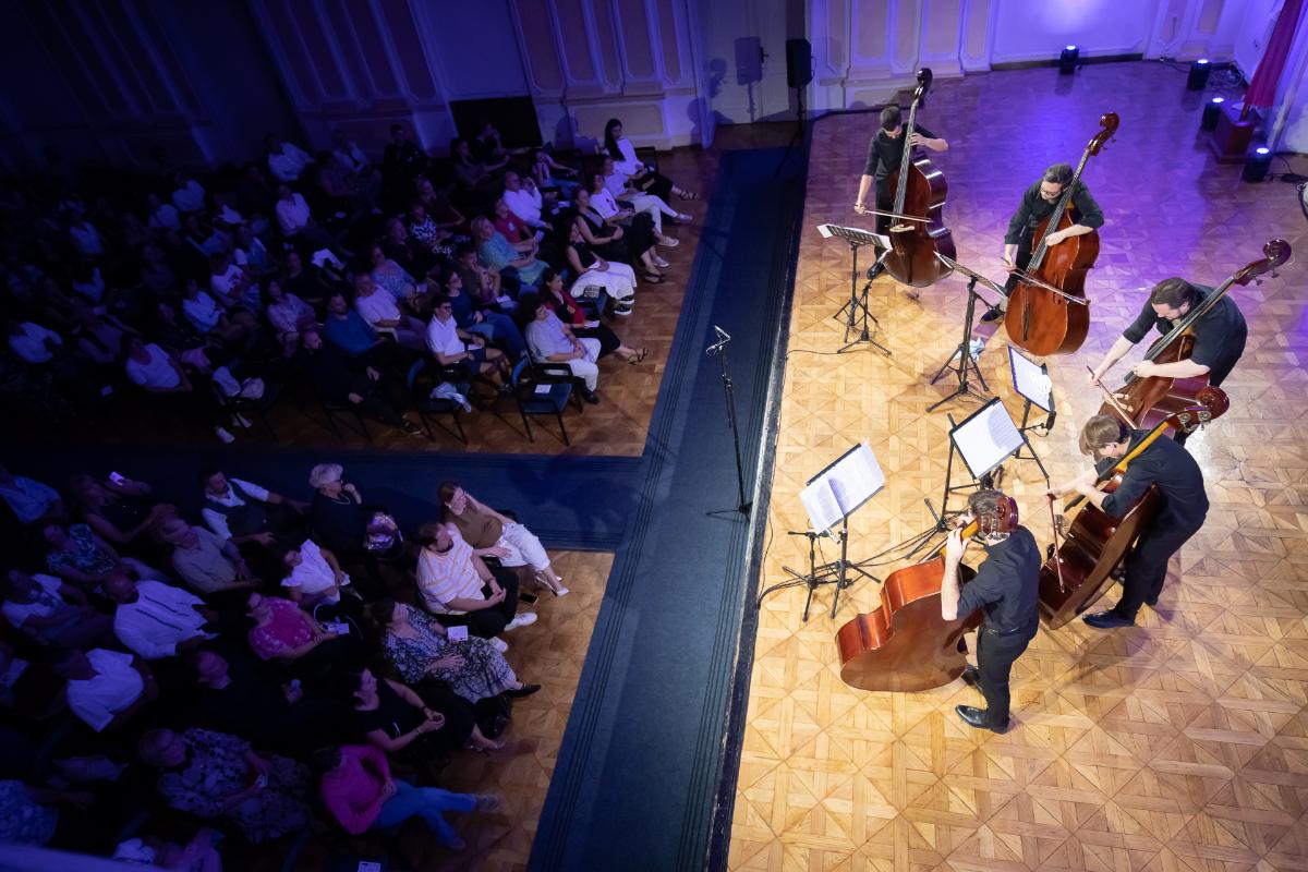 A string fest odozgo