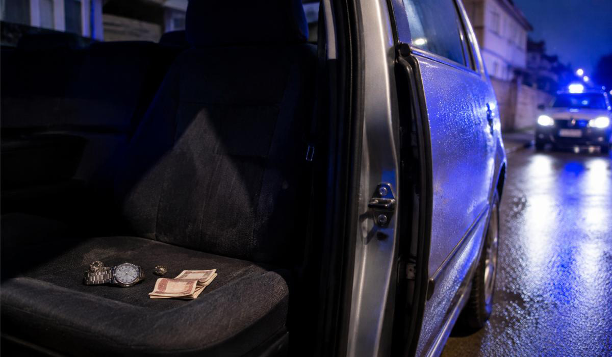 DOBOJ: Uhapšen osumnjičeni za krađu nakita, sata i novca iz automobila