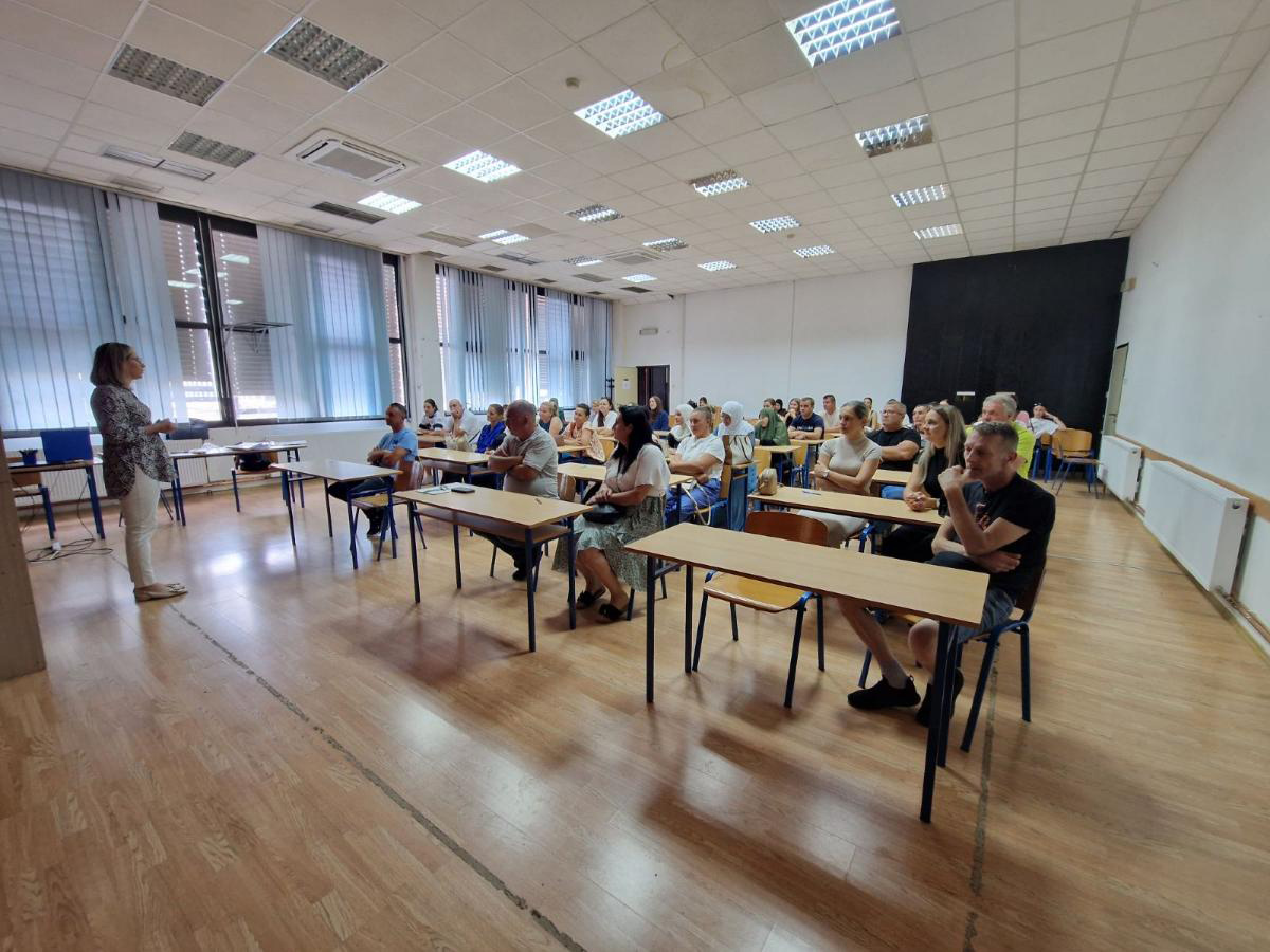 DOBOJ: Potpisani ugovori sa 38 stipendista Fondacije Hastor