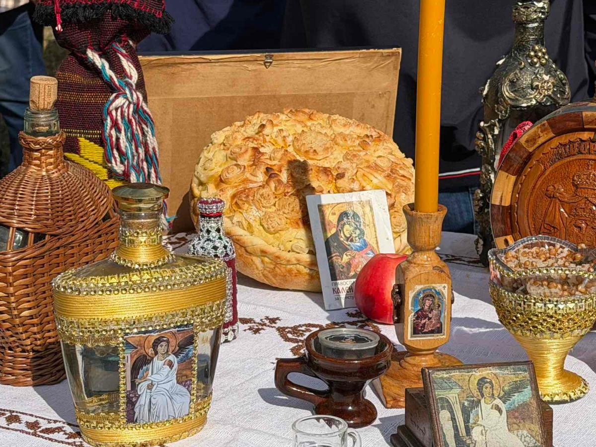 Mirisi meda rakije i tradicionalnih jela 01