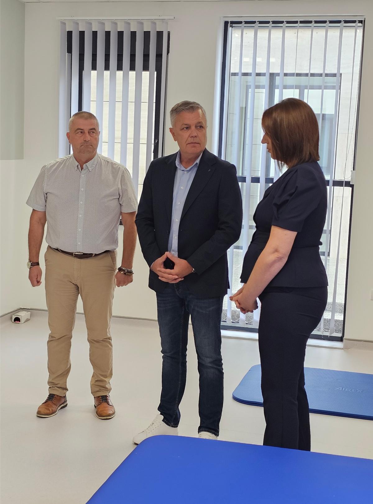 Elektrane Stanari donirali Domu zdravlja Stanari opremu 05