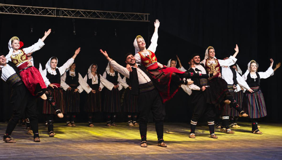„Bosiljkovanje“ večeras u Doboju: Domaći folkloraši i gosti iz Moldavije i Mađarske