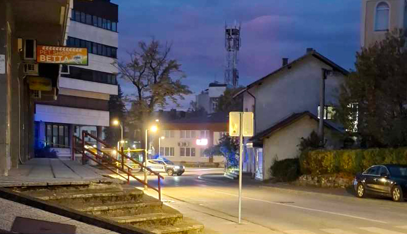 ŠEST UHAPŠENIH, TRI OSOBE U BOLNICI: Sukob ispred dobojskog lokala u 3.10 ujutro!