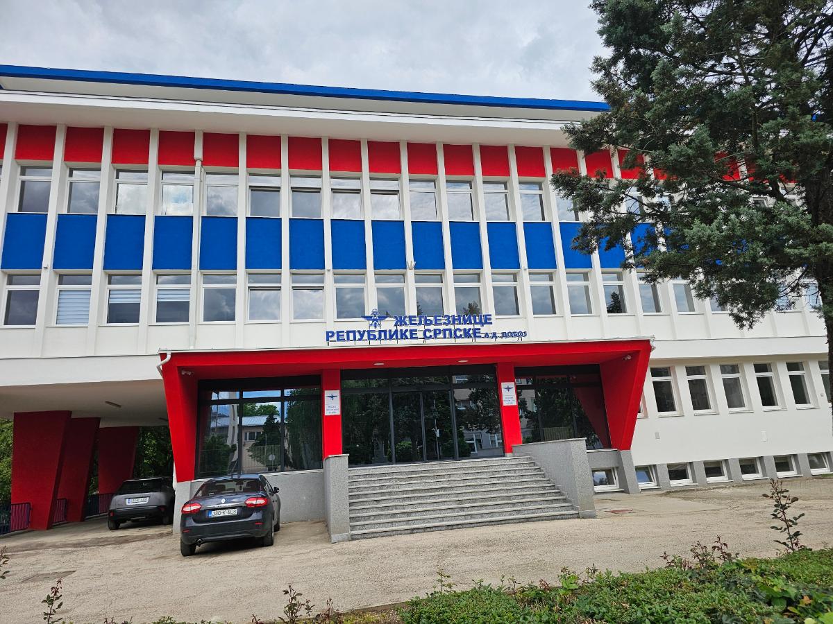 „Željeznice RS“ u zoni slobodnog pada: Izgubljeno 60% prihoda od tereta, direktor upozorava na katastrofu!