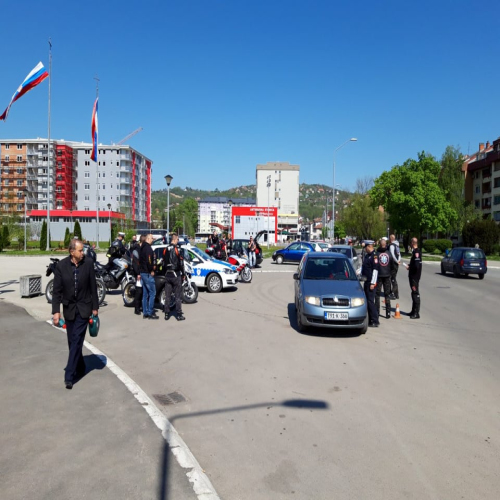 policija-bajkeri-04