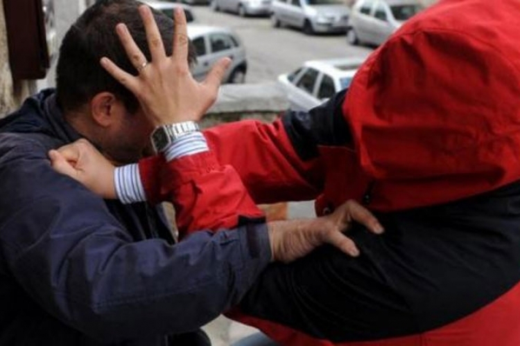 DOBOJ: Od maloljetnika ukrao telefon i pola marke