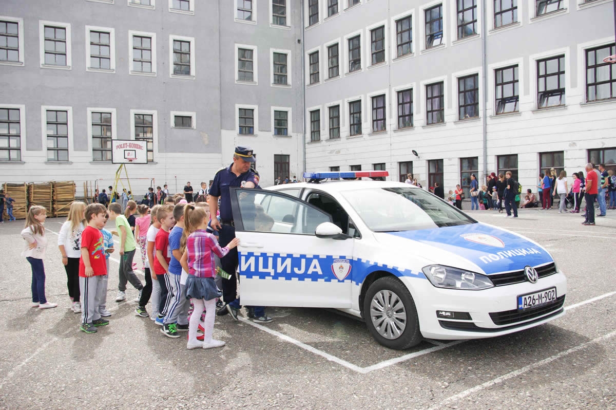 DERVENTA: "Dan otvorenih vrata" za osnovce