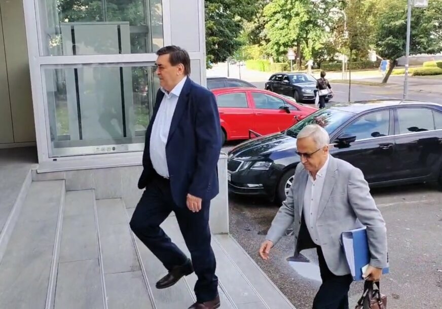 DRAMATIČNA SVJEDOČENJA NA POČETKU SUĐENJA OBRENU PETROVIĆU "Dva dana sam proveo na ormaru i preživio sam ali majka nije"