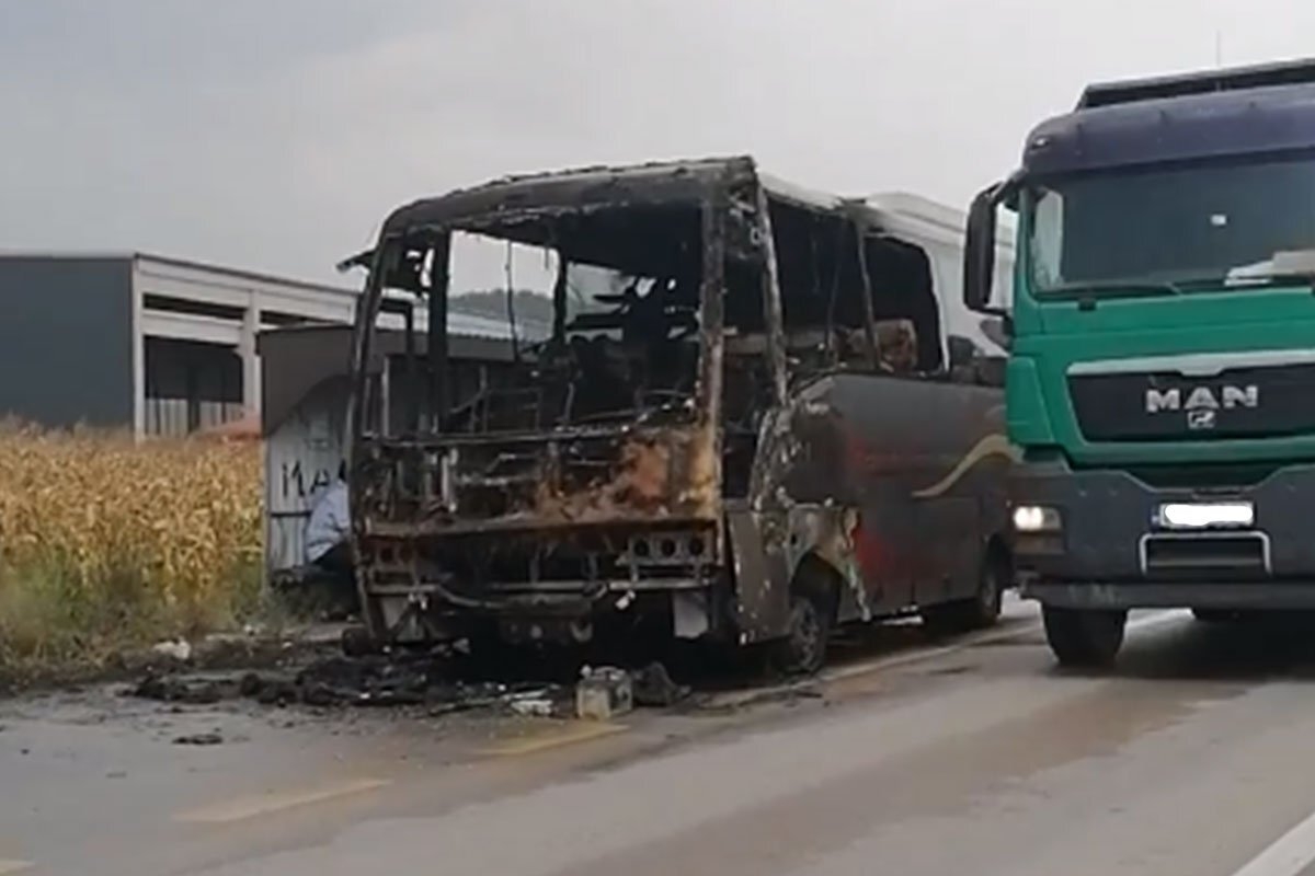 DOBOJ: Lokalizovan požar na autobusu
