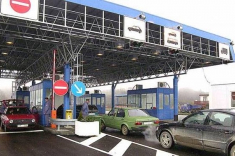 PUTEVI: Saobraćaj bez zastoja, na granicama bez dužih čekanja