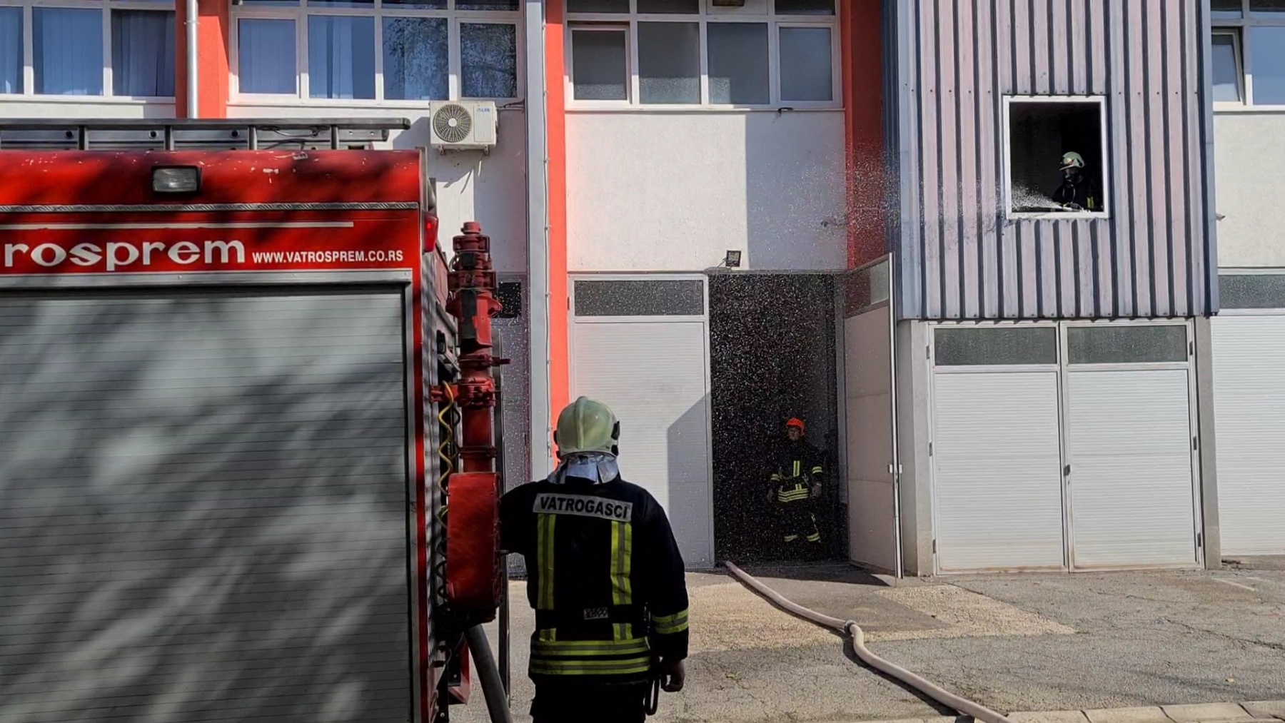 DOBOJ: Realizovana pokazna vježba gašenja požara i spasavanja (VIDEO)