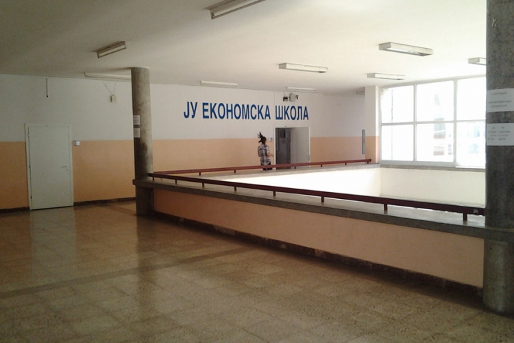 INCIDENT U DOBOJSKOJ EKONOMSKOJ ŠKOLI: Učenice se sukobile pa se umiješala i majka