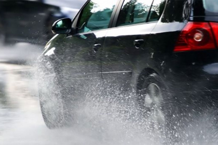 PUTEVI: Klizavi kolovozi na području Istočnog Sarajeva