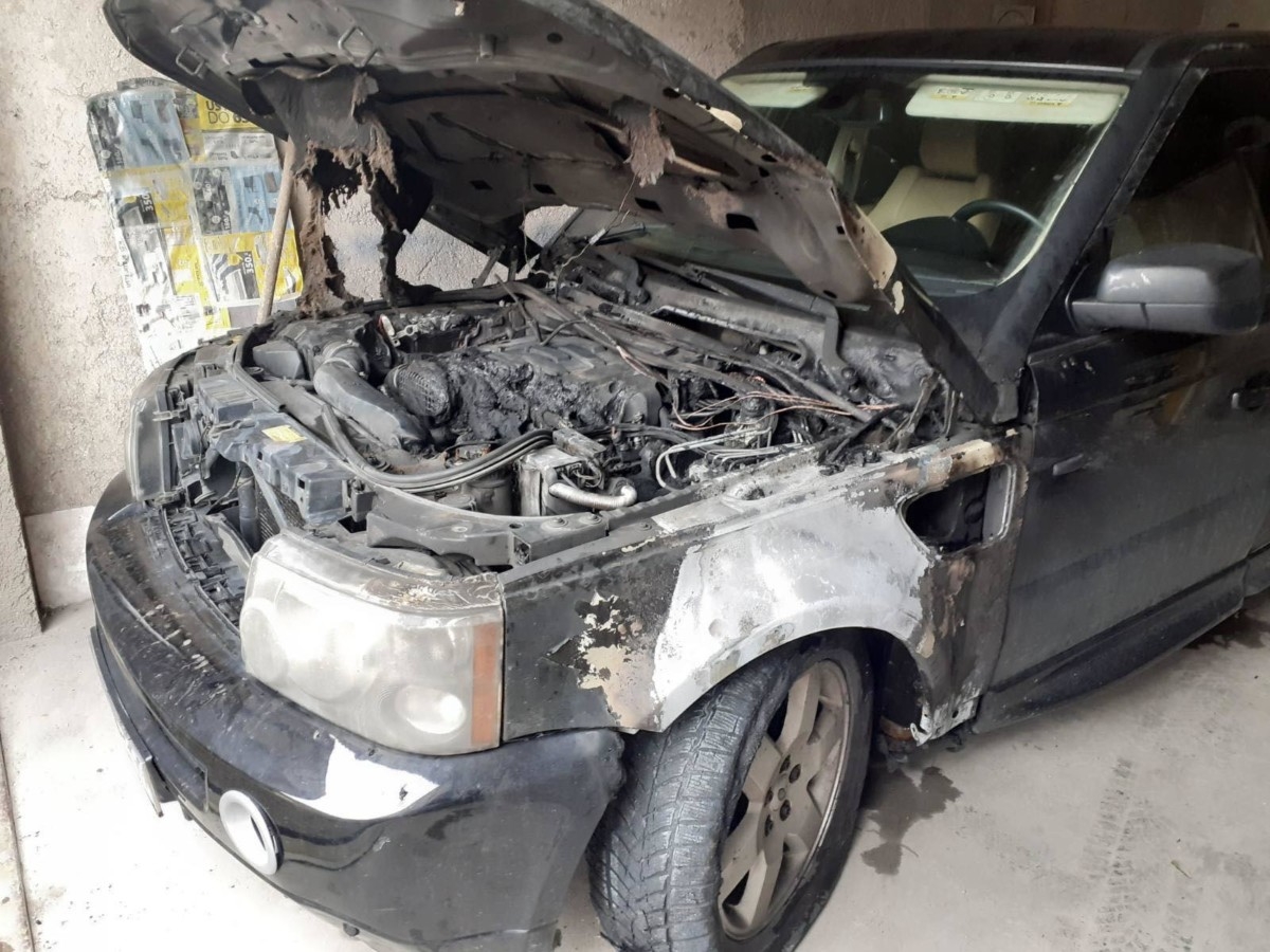 VLASNICA ZAPALJENOG „RENDŽ ROVERA“: Policija je nasrnula na mog supruga, ne obrnuto