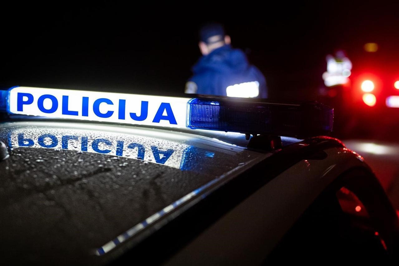 TRAGEDIJA NA LOKALNOM PUTU U MIŠINCIMA: Vozač četvorotočkaša smrtno stradao