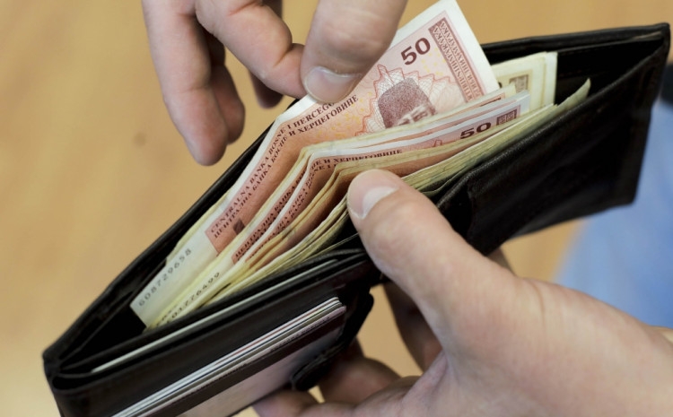 Prosječna plata u decembru prošle godine iznosila 988 KM