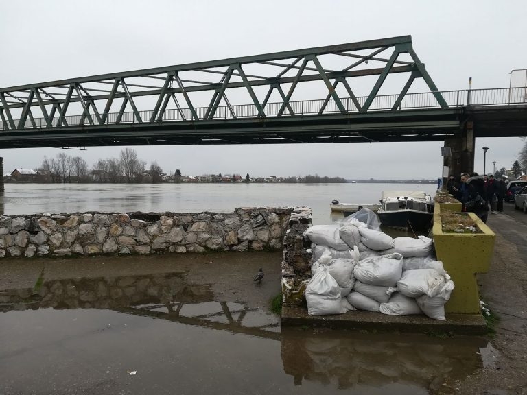 POPLAVE Puca brana od 180 miliona maraka!