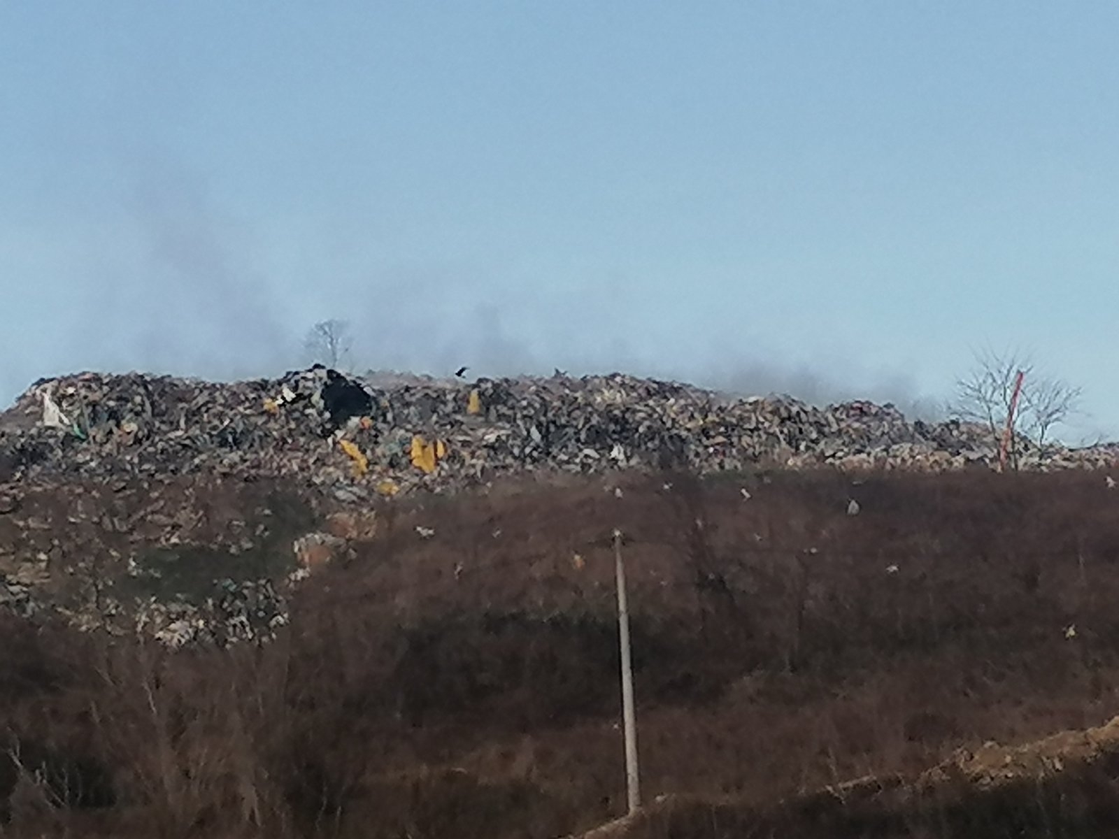 SELO GORI, A OBREN SE ČEŠLJA Gori deponija smeća