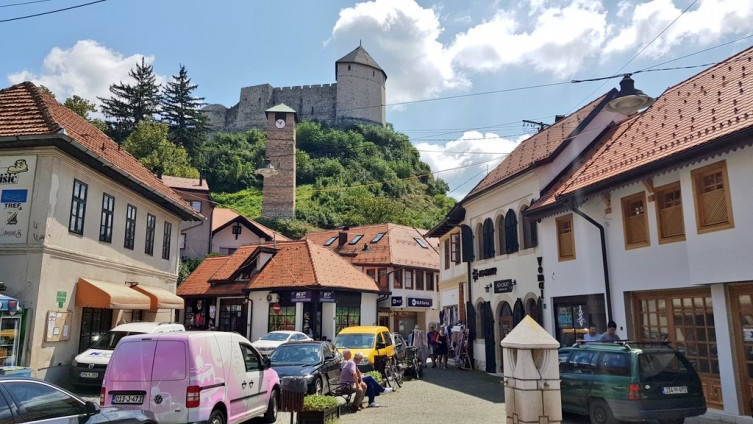 TEŠANJ BILJEŽI RAPIDAN RAST ZARAŽENIH Još osam osoba pozitivnih na korona virus u tri grada BiH