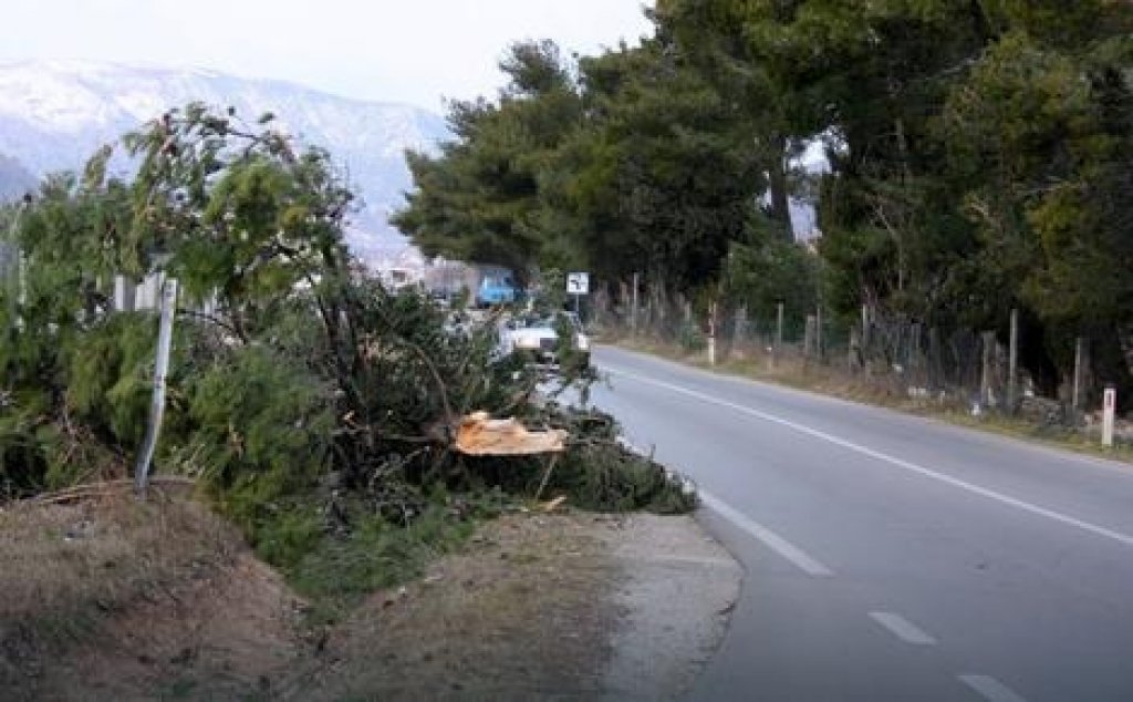 PUTEVI: Jak vjetar stvara teškoće vozačima