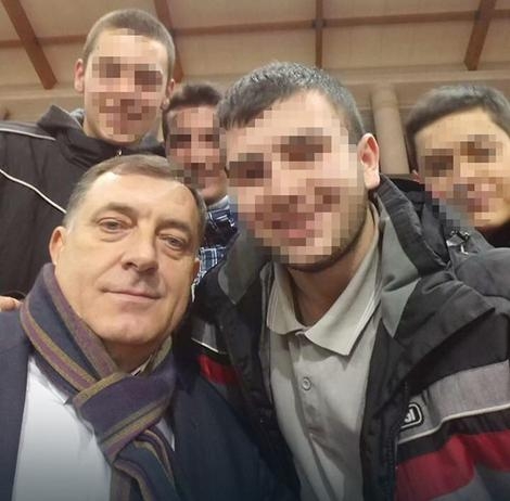 IZVEŠTAJ TUŽILAŠTVU PROTIV ČETVORICE UČENIKA: Slike golog profesora postavljali na Fejsbuk