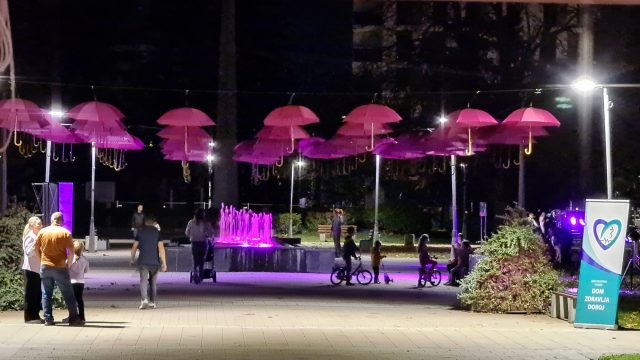 DOBOJ: Ružičasti kišobrani povodom mjeseca borbe protiv karcinoma dojke