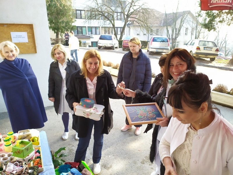 BOLNICA DOBOJ: Izložba radova pacijenata (FOTO)