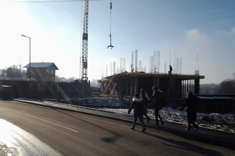 STANARI: Urbanizacija protjerala kokoške i svinje iz prve zone