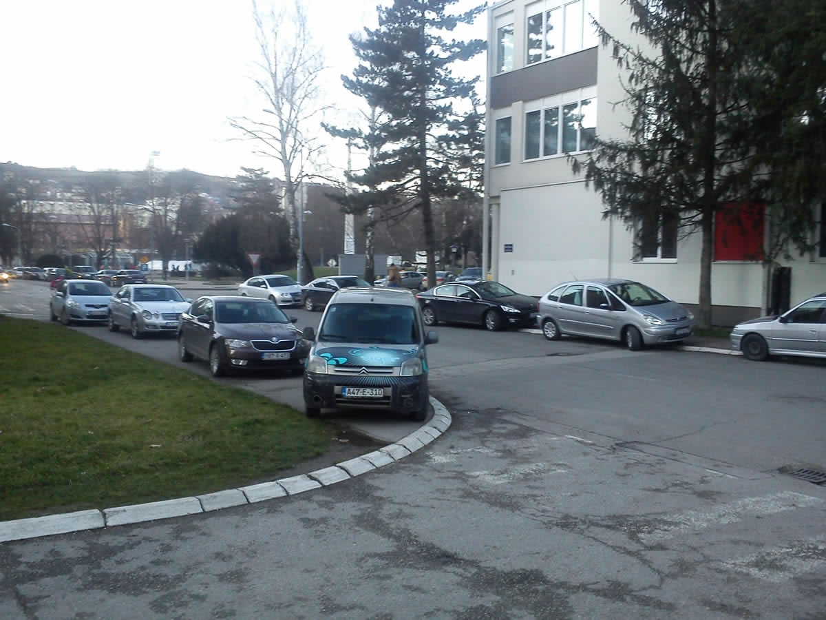 PARKING PAPAK DOBOJ: Gdje li se izdaju ove potvrde za parking na trotoaru?