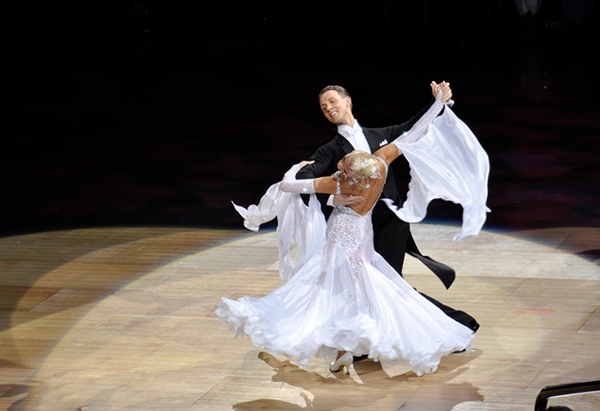 DOBOJSKI INFO POZIVA: Besplatni časovi plesa za maturante srednjih škola!!!