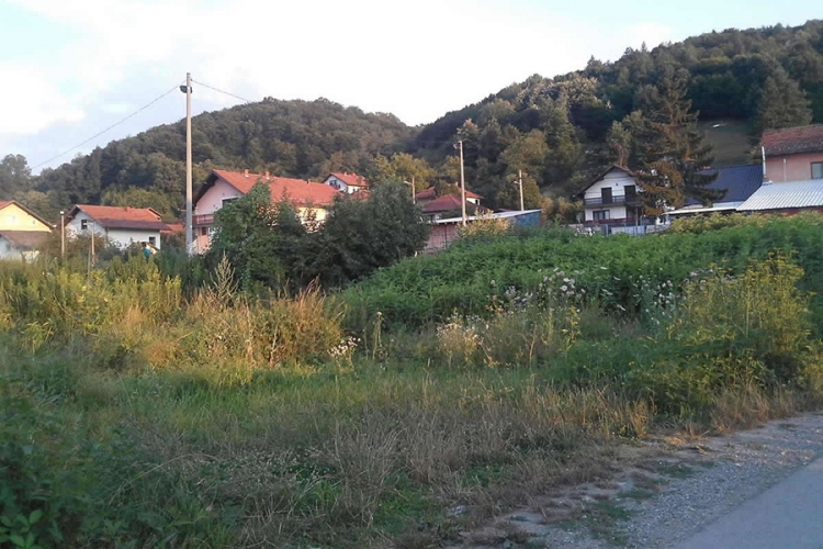 MJEŠTANI NASELJA BARE ODBIJAJU DA PLAĆAJU KOMUNALNU NAKNADU Hoće pare, a ništa ne rade