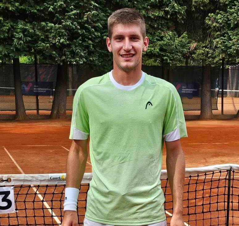 DOBOJ: Andrej Nedić danas u polufinalu “Doboj Open 2025” – podržimo domaćeg tenisera na putu do finala!