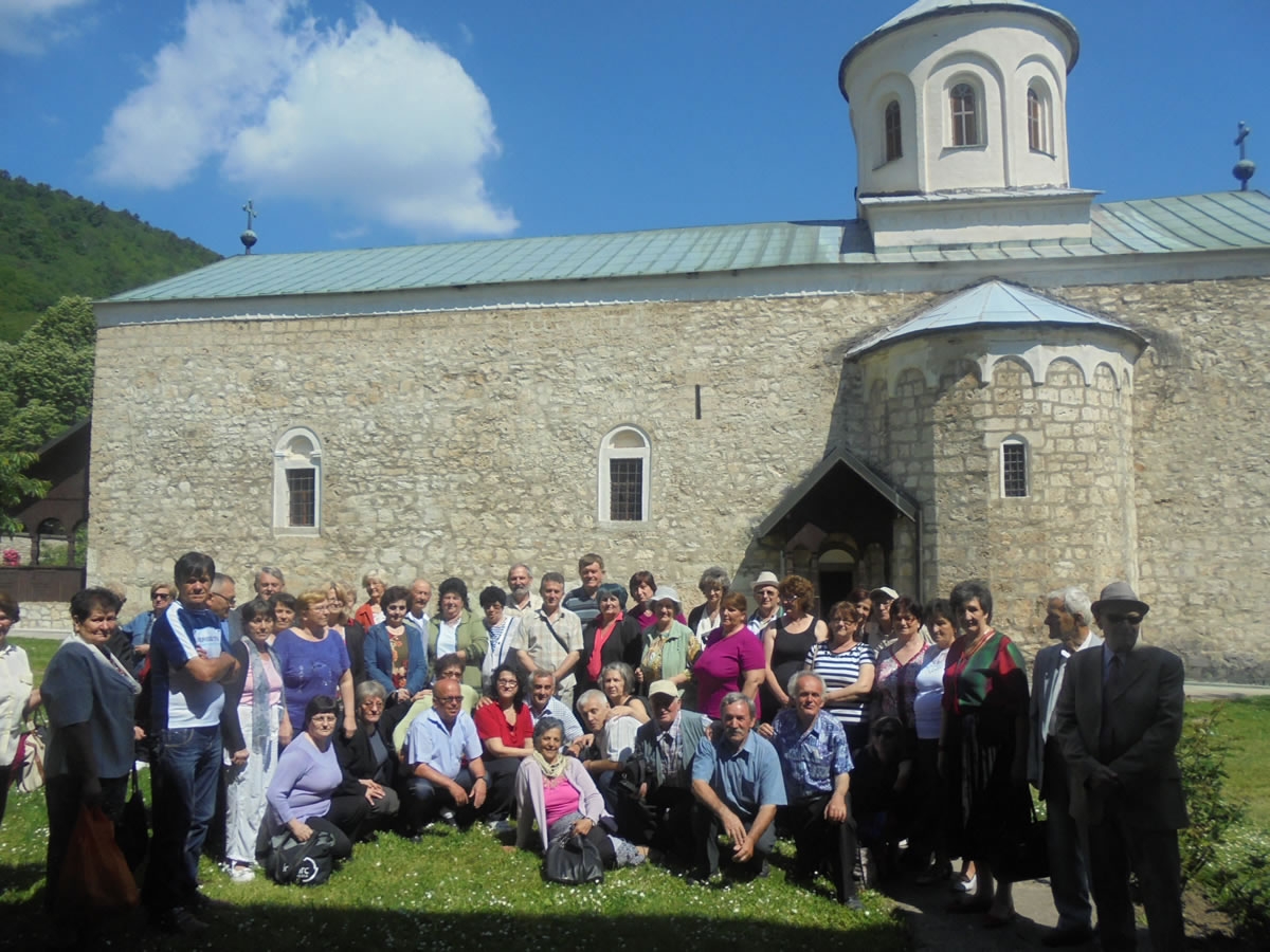 AKTIVNOST DOBOJSKIH PENZIONERA Posjeta manastirima Papraća i Lovnica (FOTO)