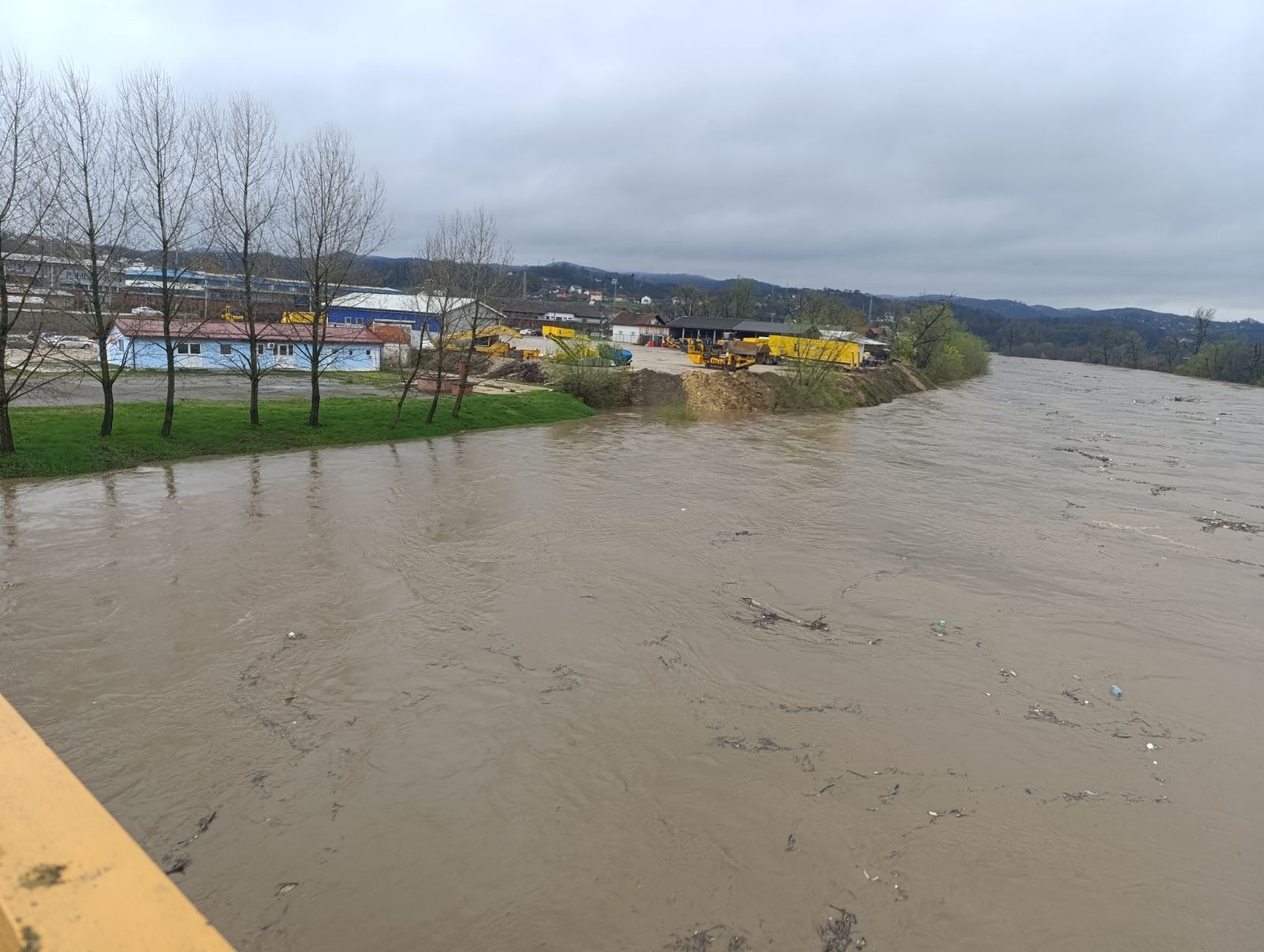 DOBOJ: Vodostaj rijeke Bosne 344 cm – iznad kote redovne odbrane, ali bez opasnosti