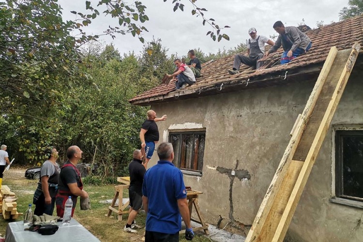 DOBOJ: Veterani obnovili pet kuća