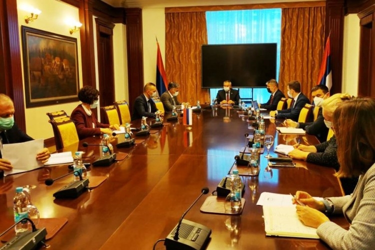 I SRPSKA POOŠTRAVA MJERE: Vratiti maske na otvorenom