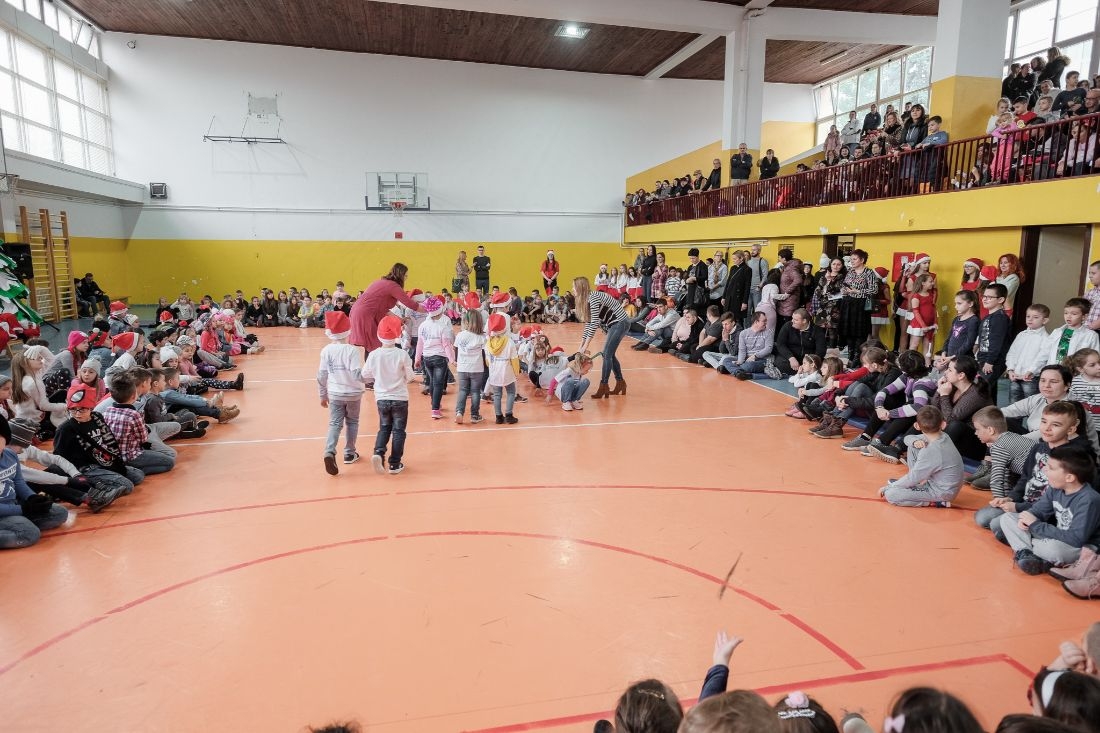 DOBOJ: Kada "Vuk" ugosti Djeda Mraza (FOTO)