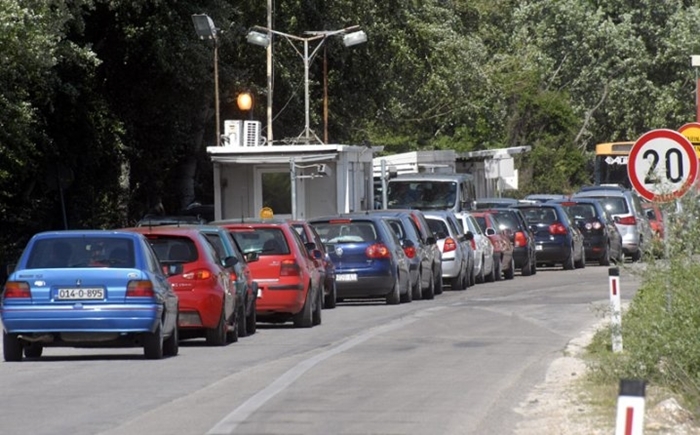 PUTEVI: Danas se očekuje pojačan promet vozila