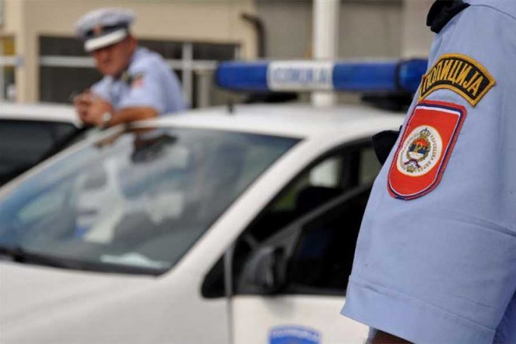 DRAMA U DOBOJU: U djecu uperio pištolj, pa pobjegao policajcu