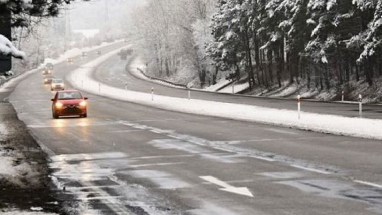 PUTEVI: Oprez, poledica u višim predjelima i preko prevoja