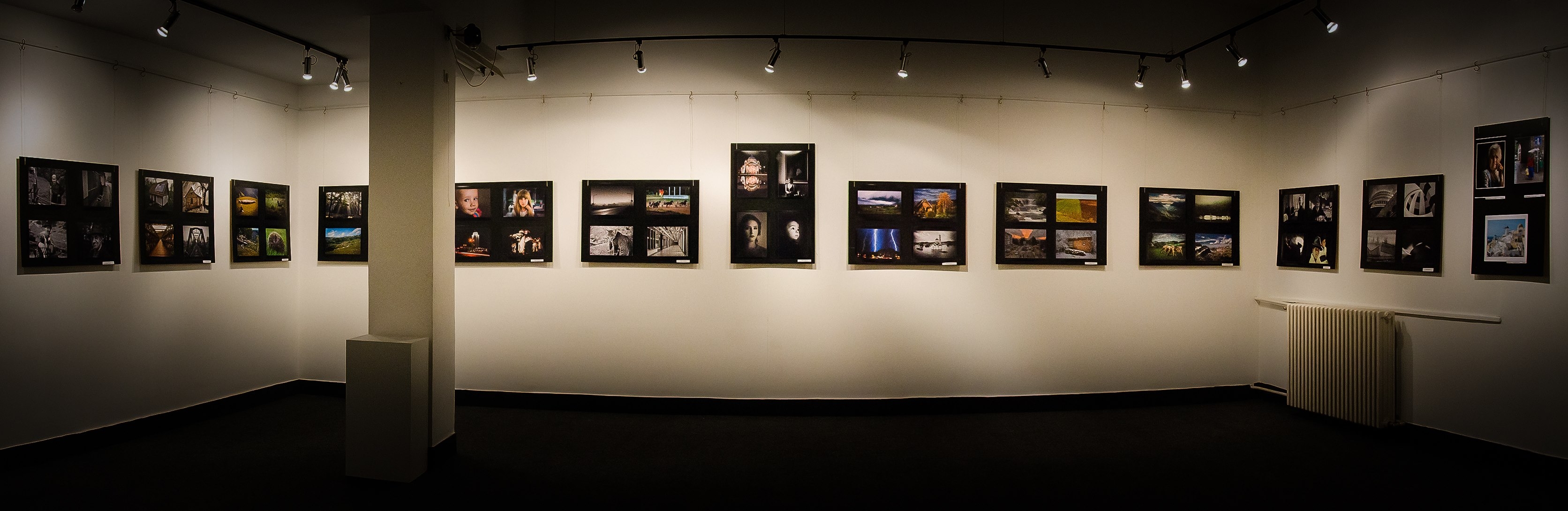 DOBOJ: Otvorena izložba fotografija umjetnika iz BiH