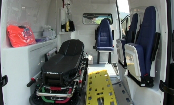 DOBOJ: Sanitetsko vozilo i mobilni inkubator stigli u bolnicu (VIDEO)
