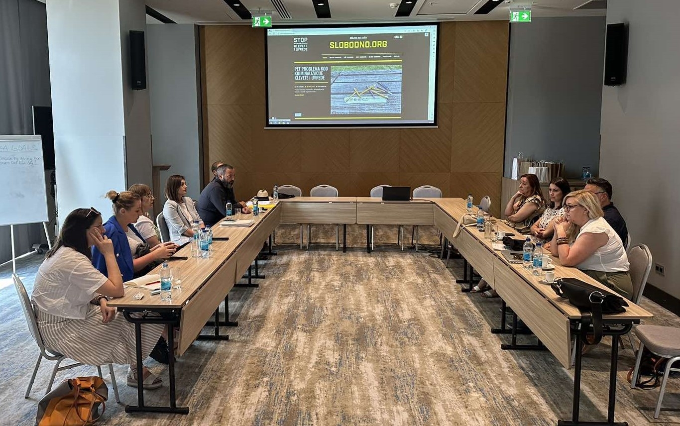 NOVINARI UOČI SJEDNICE NS RS: Sloboda govora se ne smije ograničiti