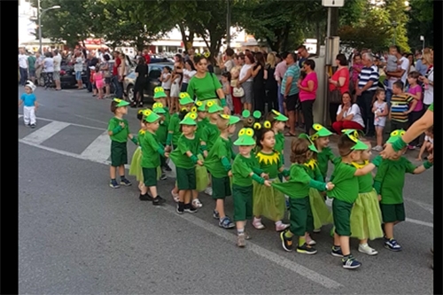 DOBOJ: Defile dobojskih mališana (VIDEO)